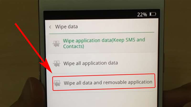 Chọn Wipe all data and removable application 